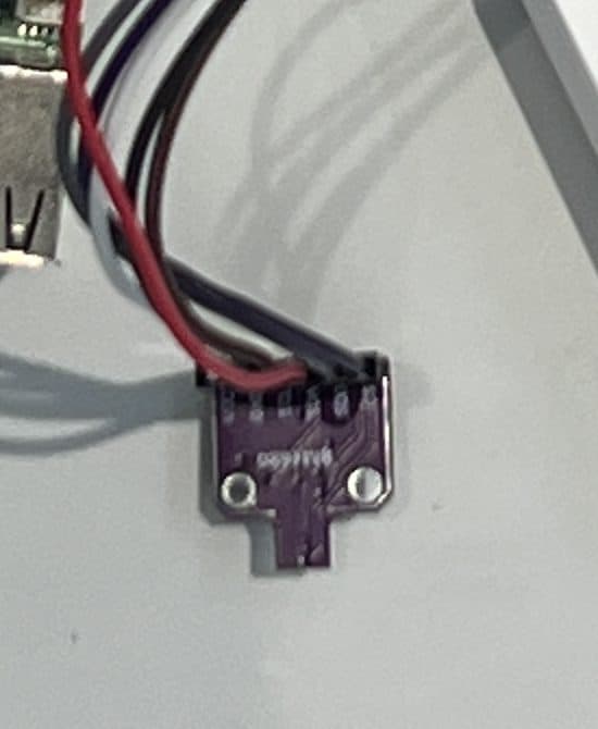 Detalle del sensor ambiental BME680 cableado a los pines I2C de la Raspberry Pi