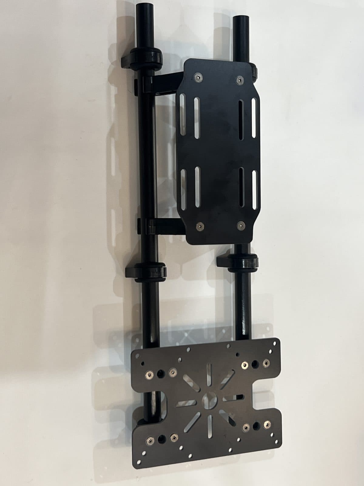 Placas superior e inferior de fibra de carbono del chasis, antes de unirse con los brazos